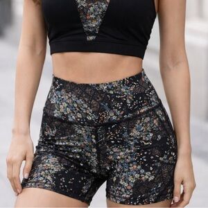 lululemon athletica Assemblage Alpine White Multi Shorts